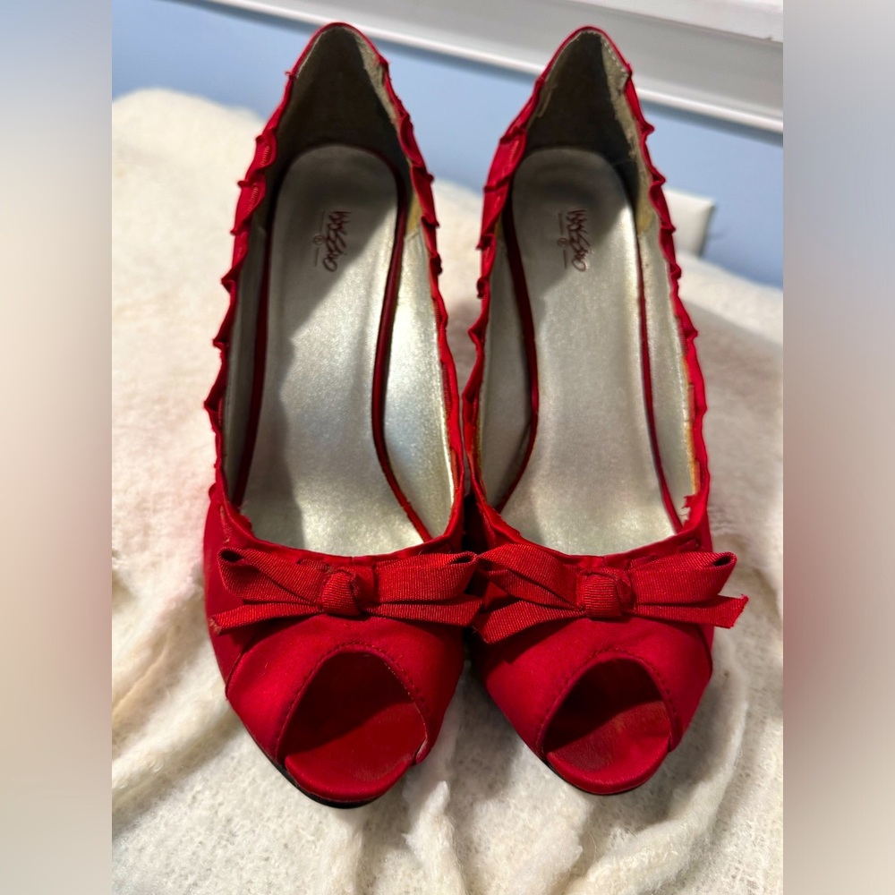 Mossimo red pumps